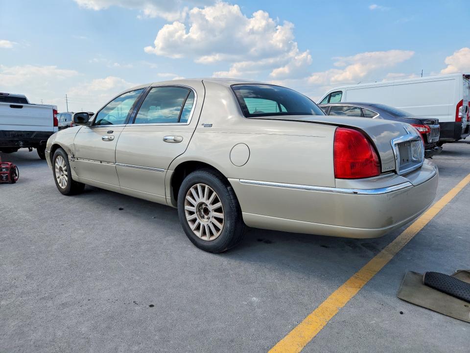 2006 Lincoln Town Car მანქანა იყიდება აუქციონზე, vin: 1LNHM82V96Y626151, აუქციონის ნომერი: 67316596