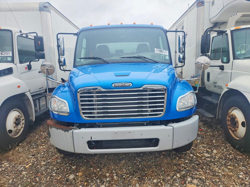 56217686 :رقم المزاد ، 1FVACWD24LHLE3457 vin ، 2020 Freightliner M2 مزاد بيع