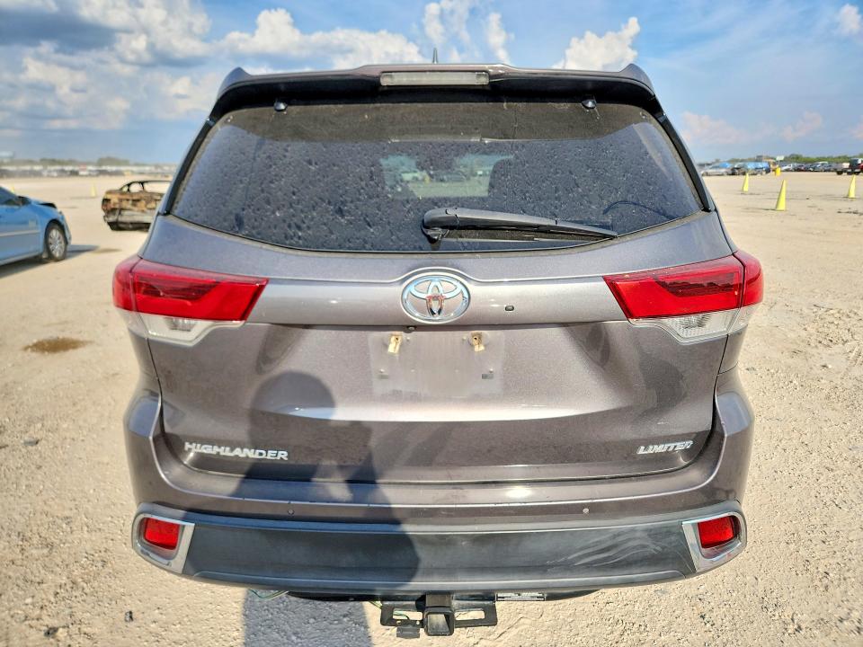 2017 Toyota Highlander მანქანა იყიდება აუქციონზე, vin: 5TDYZRFH1HS228110, აუქციონის ნომერი: 70261506