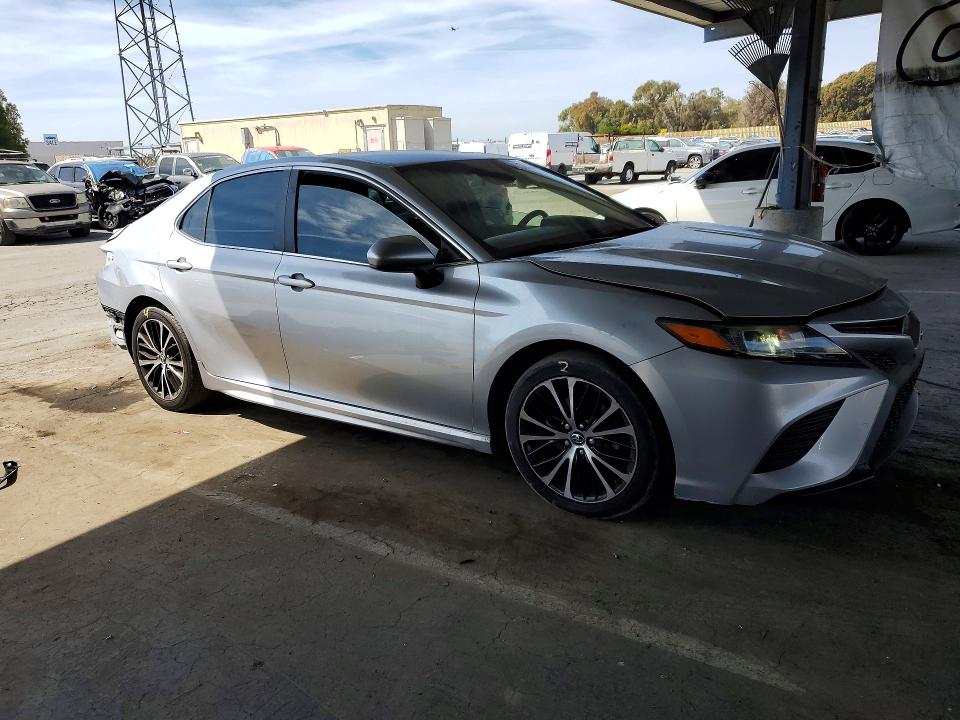 2018 Toyota Camry მანქანა იყიდება აუქციონზე, vin: 4T1B11HKXJU594376, აუქციონის ნომერი: 70478586