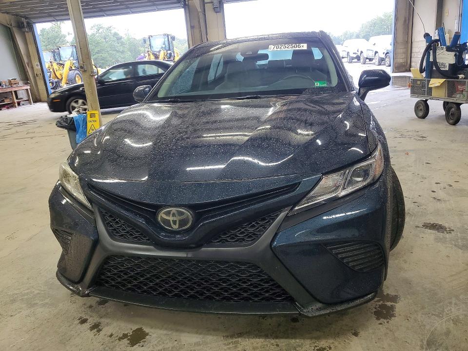 2018 Toyota Camry მანქანა იყიდება აუქციონზე, vin: 4T1B11HK6JU581267, აუქციონის ნომერი: 70252506