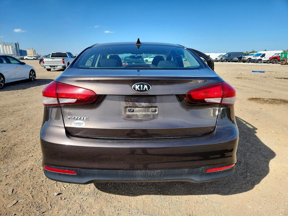 2017 Kia Forte მანქანა იყიდება აუქციონზე, vin: 3KPFK4A77HE046645, აუქციონის ნომერი: 68867936