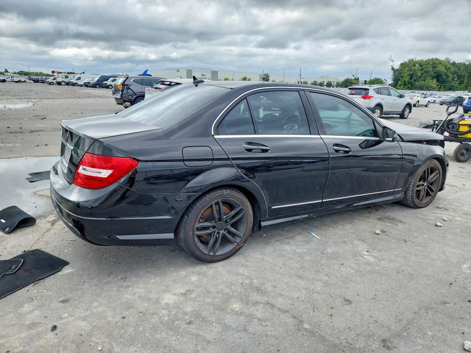 70529186 :رقم المزاد ، WDDGF4HB3DR289148 vin ، 2013 Mercedes-benz C مزاد بيع
