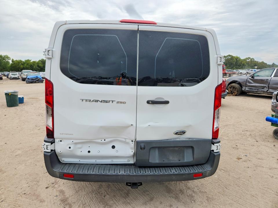 67493196 :رقم المزاد ، 1FTYR1YM8JKA63424 vin ، 2018 Ford Transit مزاد بيع
