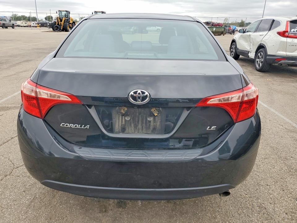 70075256 :رقم المزاد ، 2T1BURHE0JC090498 vin ، 2018 Toyota Corolla مزاد بيع