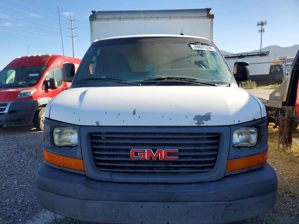 68691536 :رقم المزاد ، 1GD072CF8F1181211 vin ، 2015 Gmc Savana مزاد بيع