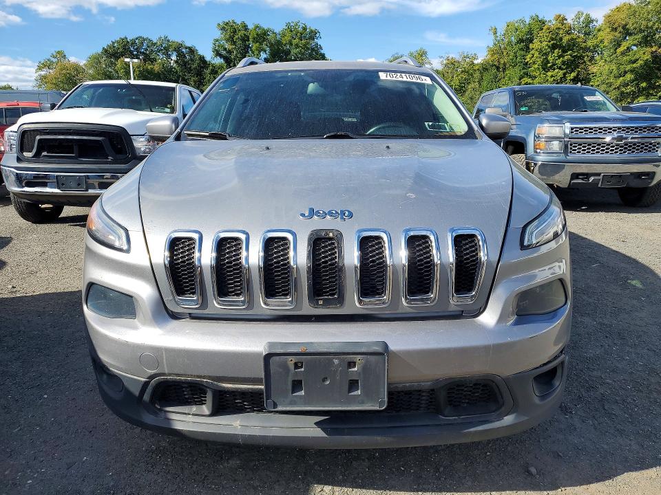70241096 :رقم المزاد ، 1C4PJLCS3FW597046 vin ، 2015 Jeep Cherokee مزاد بيع