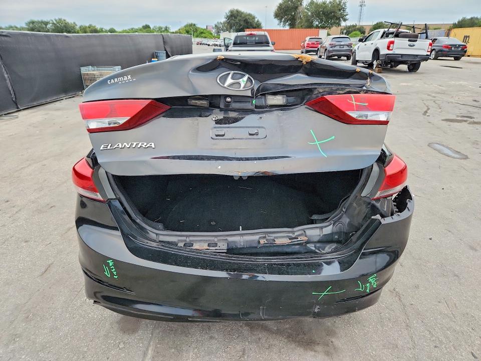 70497156 :رقم المزاد ، 5NPD84LF8HH045803 vin ، 2017 Hyundai Elantra مزاد بيع