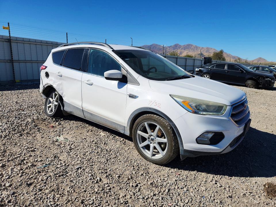 Продаж на аукціоні авто 2017 Ford Escape, vin: 1FMCU9G90HUD85618, номер лоту: 69012026