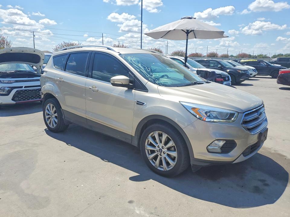 68216646 :رقم المزاد ، 1FMCU0J95HUC95014 vin ، 2017 Ford Escape مزاد بيع
