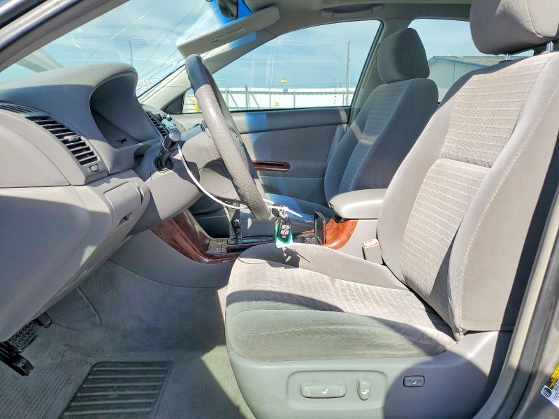 70326746 :رقم المزاد ، 4T1BE32K55U583719 vin ، 2005 Toyota Camry مزاد بيع