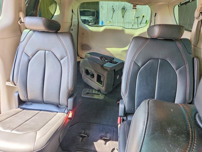 68874676 :رقم المزاد ، 2C4RC1BG4HR552231 vin ، 2017 Chrysler Pacifica مزاد بيع