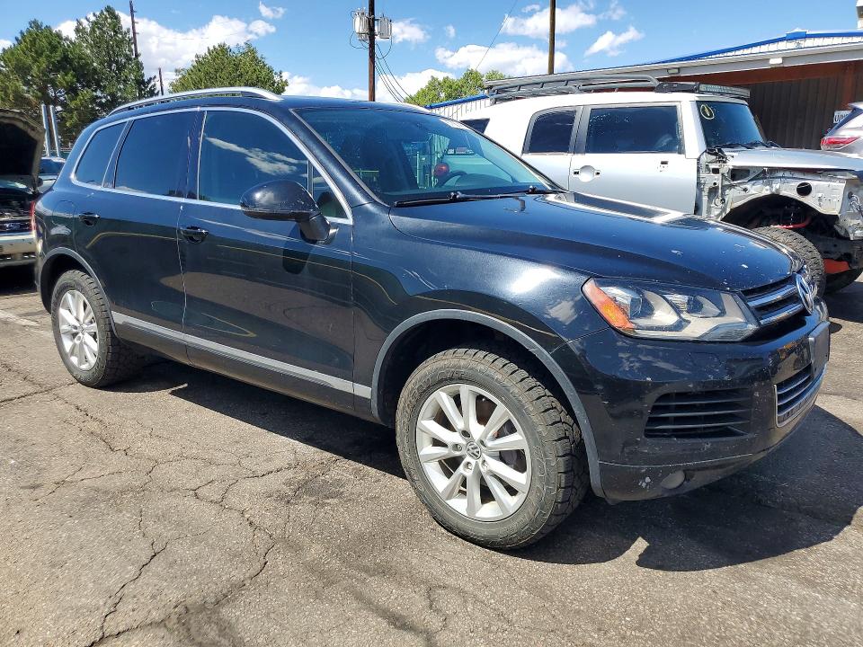 67087486 :رقم المزاد ، WVGEF9BP2DD013345 vin ، 2013 Volkswagen Touareg مزاد بيع
