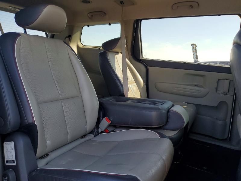 69777056 :رقم المزاد ، KNDMB5C15H6250758 vin ، 2017 Kia Sedona مزاد بيع