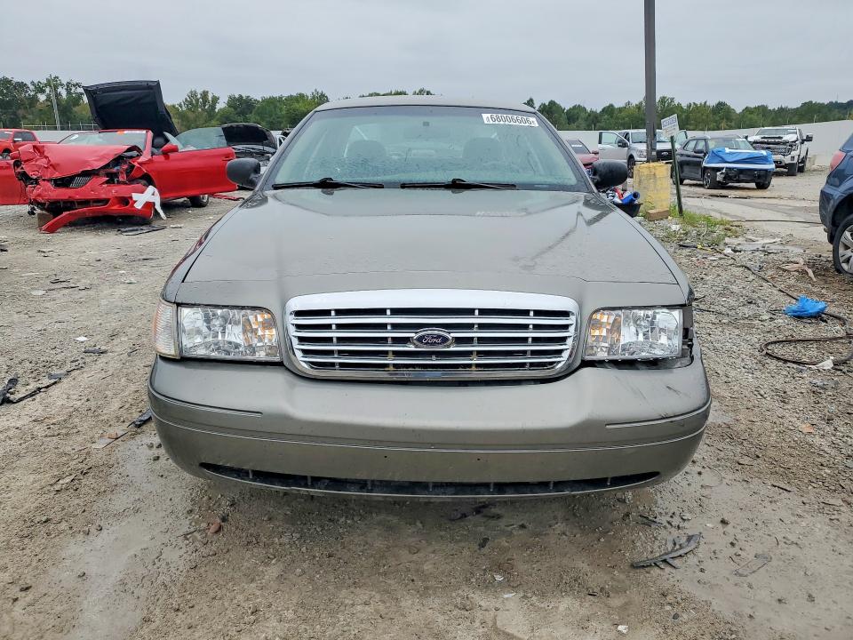 2004 Ford Crown Victoria მანქანა იყიდება აუქციონზე, vin: 2FAFP73WX4X115720, აუქციონის ნომერი: 68006606