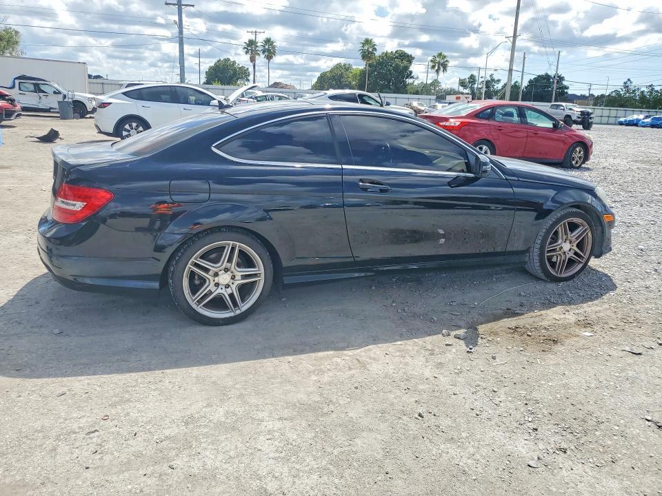 Продажа на аукционе авто 2013 Mercedes-benz C, vin: WDDGJ4HB3DF988408, номер лота: 70445176