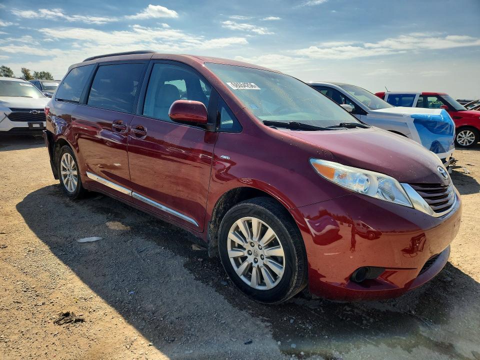 68654256 :رقم المزاد ، 5TDJZ3DC9HS146700 vin ، 2017 Toyota Sienna مزاد بيع