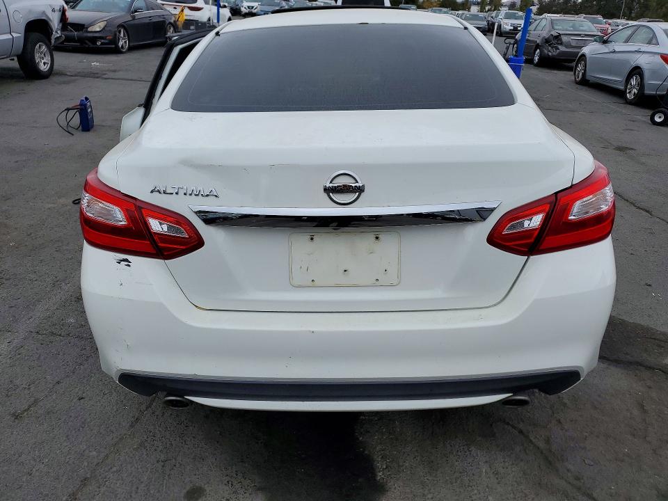 Auction sale of the 2017 Nissan Altima, vin: 1N4AL3AP2HC125252, lot number: 67880516