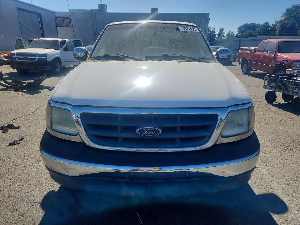 70877436 :رقم المزاد ، 1FTRX17L42NA70504 vin ، 2002 Ford F150 مزاد بيع