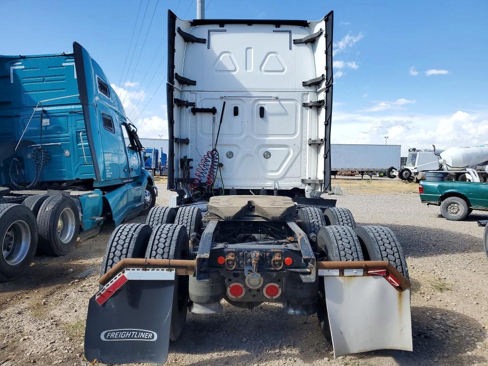 Auction sale of the 2019 Freightliner Cascadia 126, vin: 3AKJHHDR2KSKL4272, lot number: 69435436