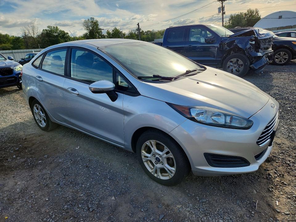 70177546 :رقم المزاد ، 3FADP4BJ2FM138144 vin ، 2015 Ford Fiesta مزاد بيع
