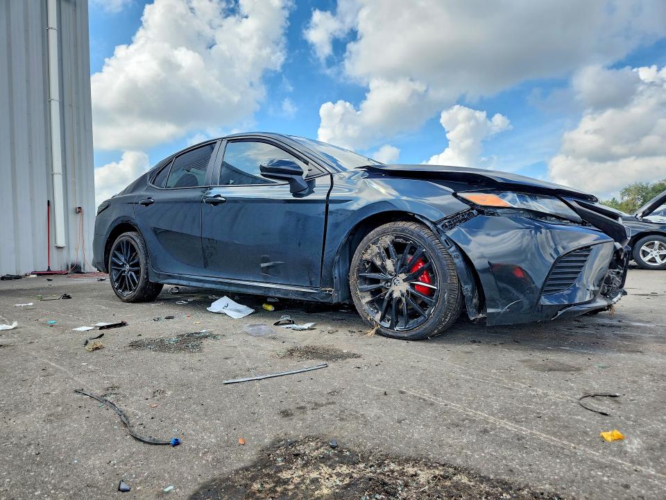 69438386 :رقم المزاد ، 4T1B11HK6KU188614 vin ، 2019 Toyota Camry مزاد بيع
