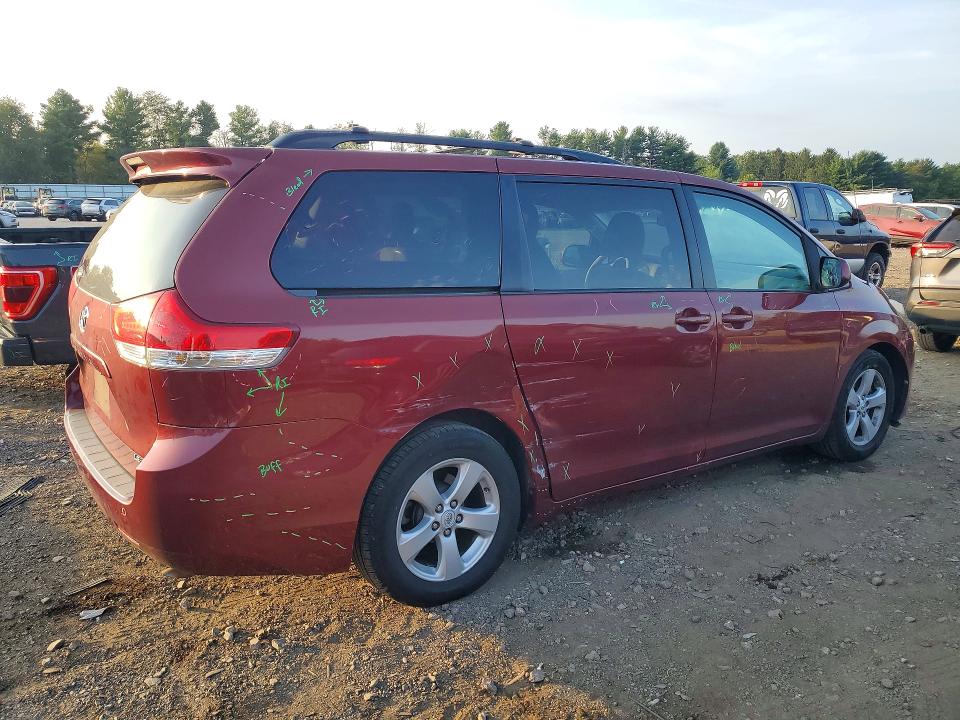 67455346 :رقم المزاد ، 5TDKK3DCXCS207974 vin ، 2012 Toyota Sienna مزاد بيع