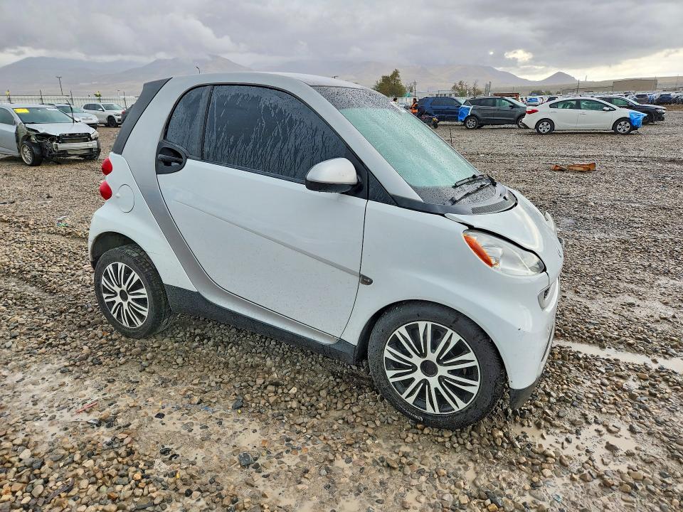 2012 Smart Fortwo მანქანა იყიდება აუქციონზე, vin: WMEEJ3BA7CK561008, აუქციონის ნომერი: 69438596