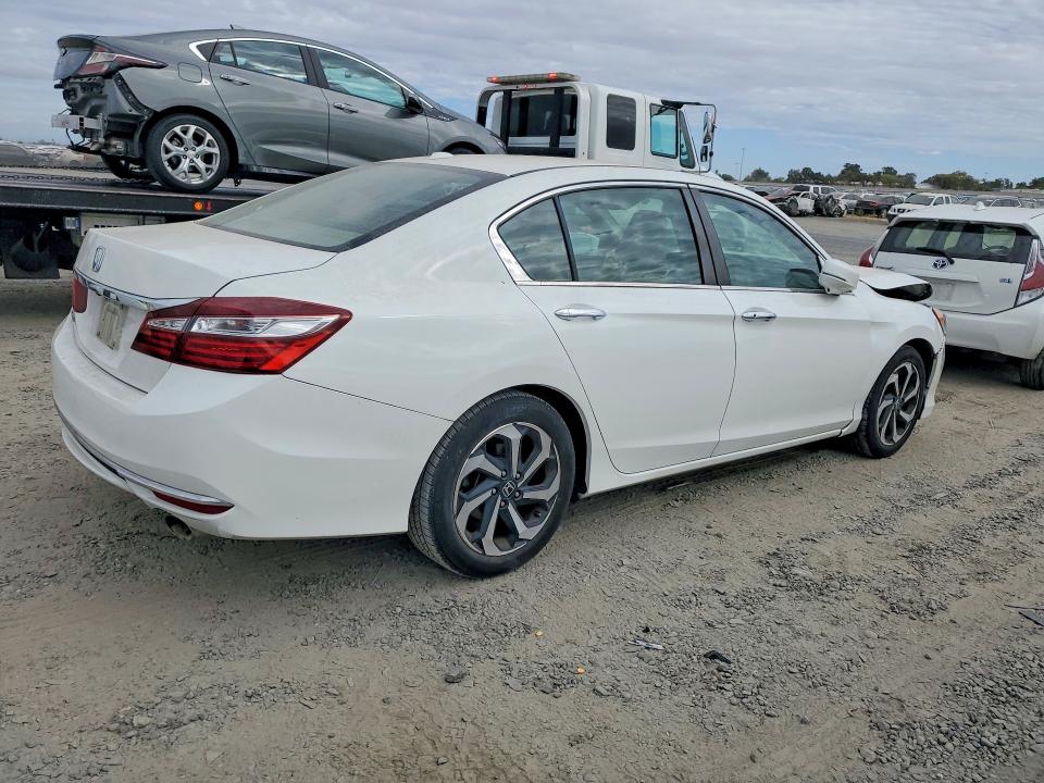 Продажа на аукционе авто 2017 Honda Accord, vin: 1HGCR2F86HA125894, номер лота: 67445426