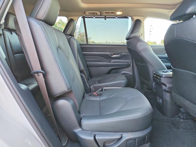 2026 Toyota Grand Highlander მანქანა იყიდება აუქციონზე, vin: 5TDAAAB56TS130561, აუქციონის ნომერი: 67598046