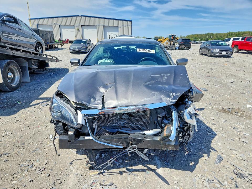 68095466 :رقم المزاد ، 1C3BCBGG7CN132215 vin ، 2012 Chrysler 200 مزاد بيع
