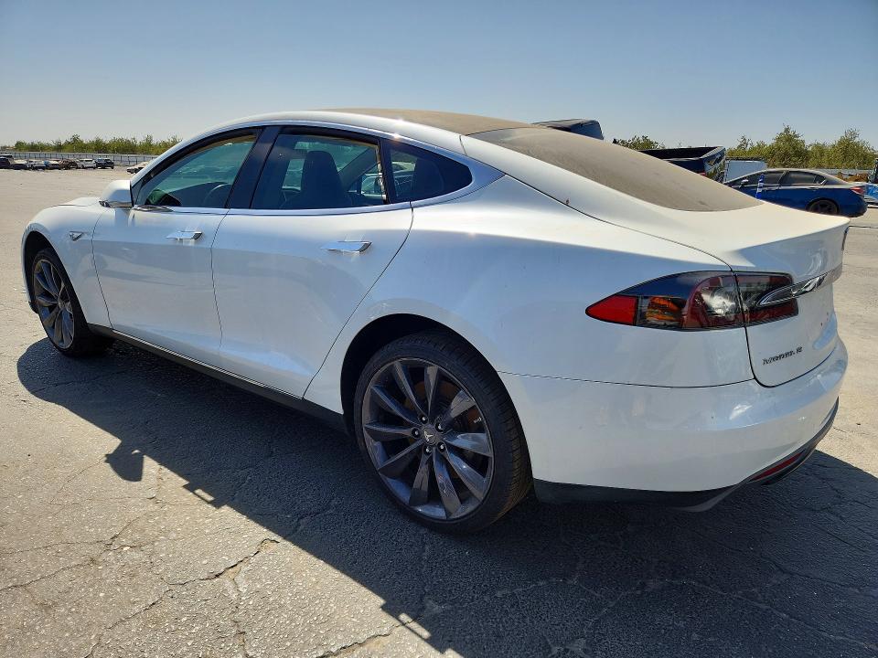 68577486 :رقم المزاد ، 5YJSA1CN9DFP23016 vin ، 2013 Tesla Model S مزاد بيع