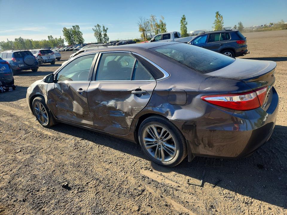 70317736 :رقم المزاد ، 4T1BF1FK2FU068884 vin ، 2015 Toyota Camry مزاد بيع