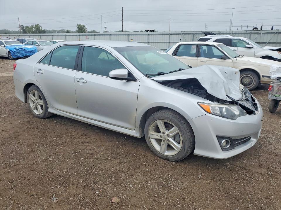 69690256 :رقم المزاد ، 4T1BF1FK2EU837012 vin ، 2014 Toyota Camry مزاد بيع