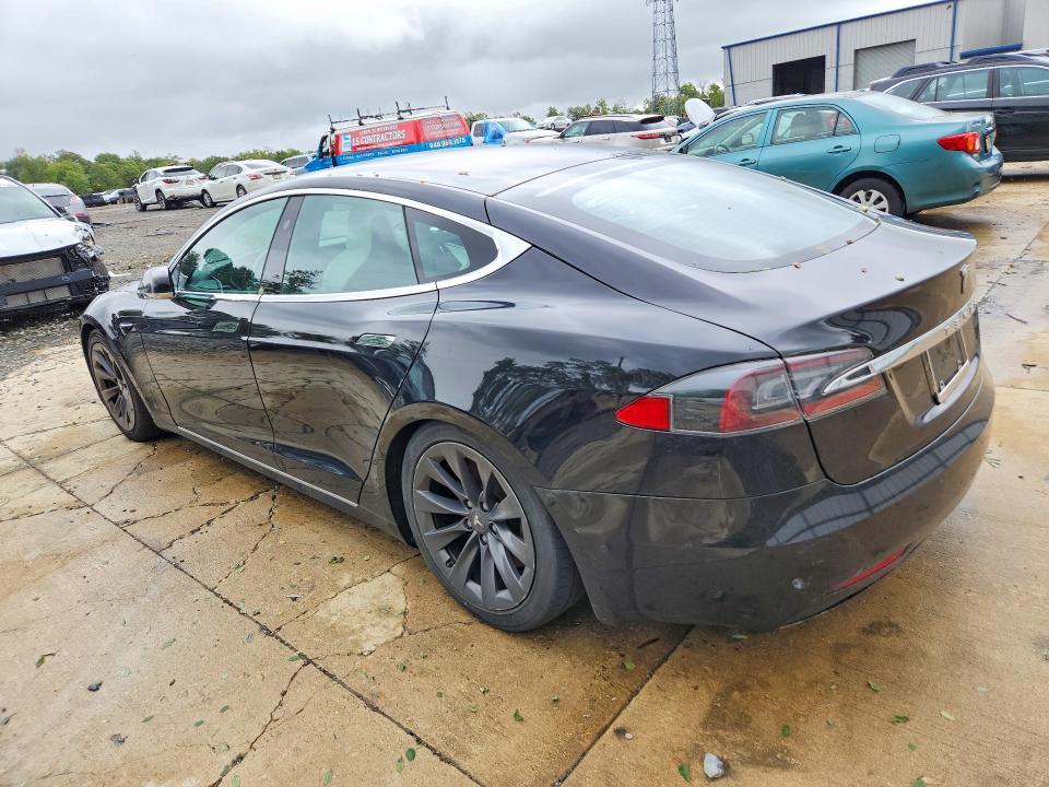 70657946 :رقم المزاد ، 5YJSA1E28LF359785 vin ، 2020 Tesla Model S مزاد بيع