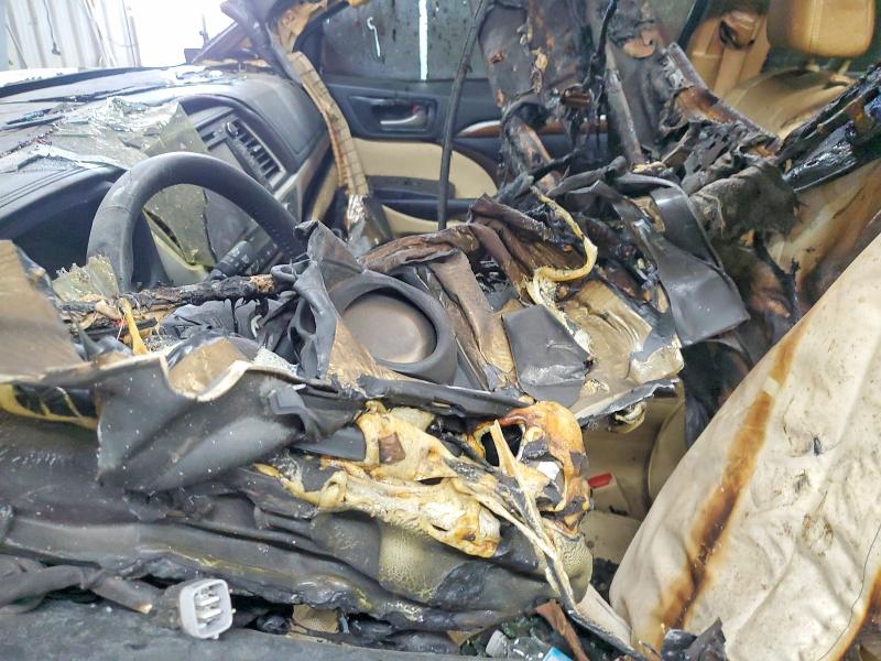 Продажа на аукционе авто 2019 Toyota Highlander, vin: 5TDDZRFH4KS979644, номер лота: 67934076