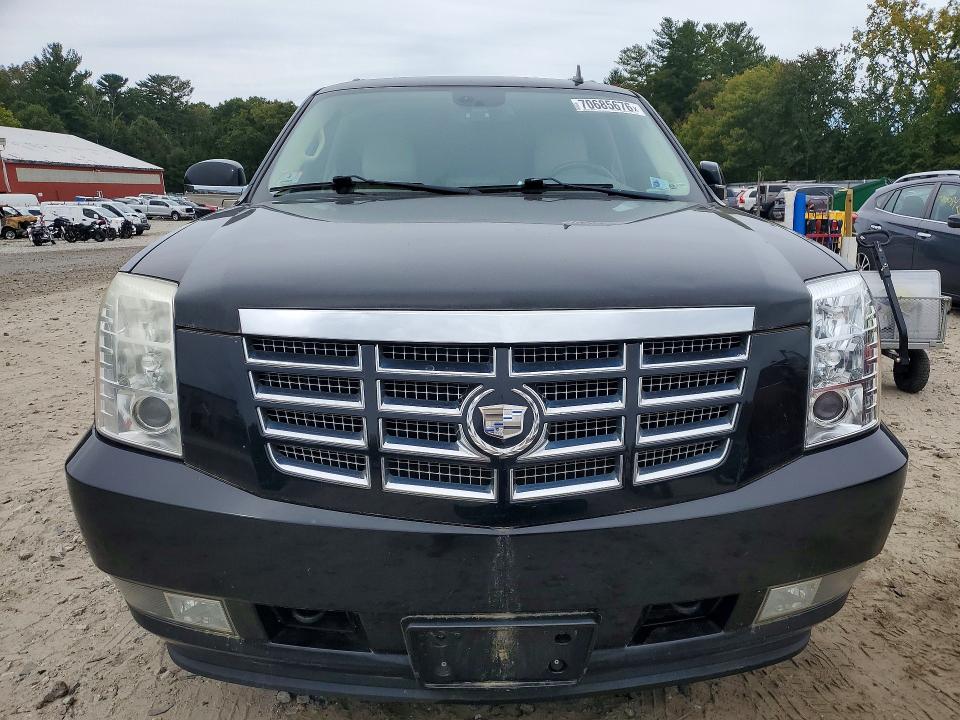 2008 Cadillac Escalade მანქანა იყიდება აუქციონზე, vin: 1GYFK66828R205678, აუქციონის ნომერი: 70685676