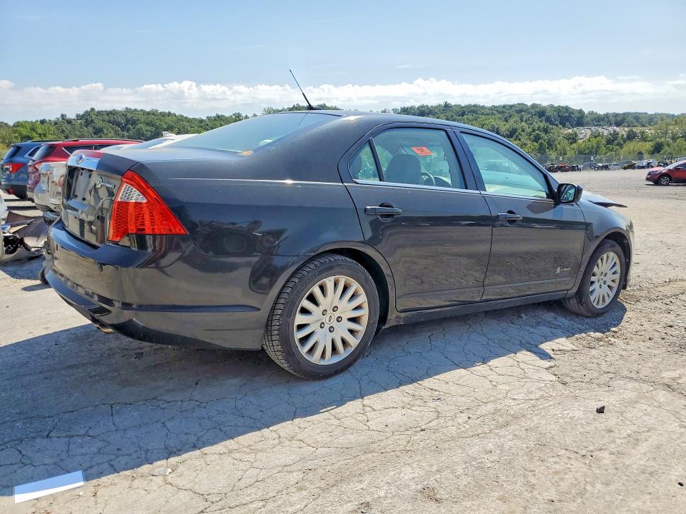 67670336 :رقم المزاد ، 3FADP0L36BR132126 vin ، 2011 Ford Fusion مزاد بيع