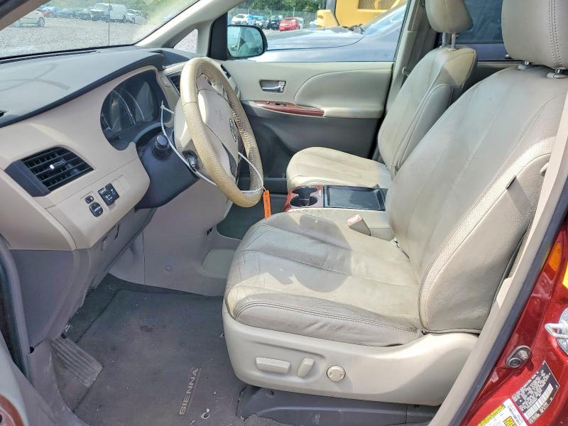 68295796 :رقم المزاد ، 5TDYK3DCXBS090938 vin ، 2011 Toyota Sienna مزاد بيع