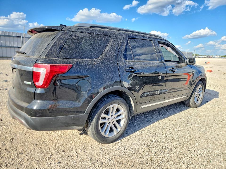 67664456 :رقم المزاد ، 1FM5K7DH3HGD53579 vin ، 2017 Ford Explorer مزاد بيع