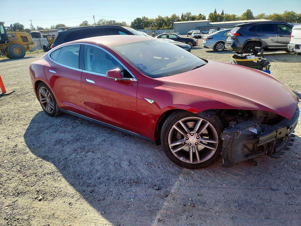 69068866 :رقم المزاد ، 5YJSA1E20FF116086 vin ، 2015 Tesla Model S مزاد بيع