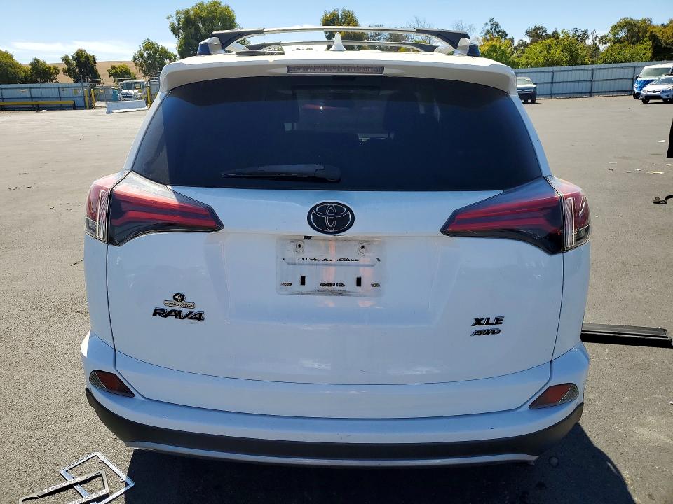 2018 Toyota Rav4 მანქანა იყიდება აუქციონზე, vin: 2T3RFREV2JW726809, აუქციონის ნომერი: 68211356