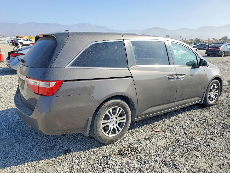 68973726 :رقم المزاد ، 5FNRL5H64BB103933 vin ، 2011 Honda Odyssey مزاد بيع