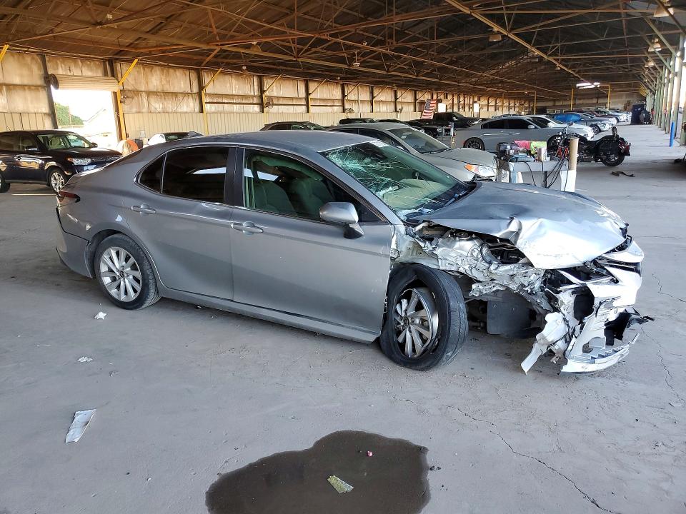 70719736 :رقم المزاد ، 4T1C11AK1NU648376 vin ، 2022 Toyota Camry مزاد بيع
