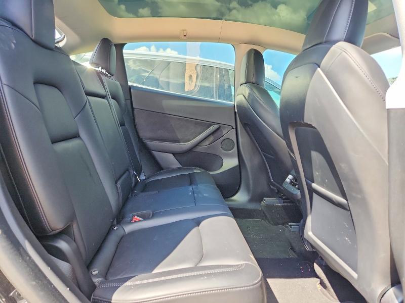 68851796 :رقم المزاد ، 5YJYGDEE2MF265472 vin ، 2021 Tesla Model Y مزاد بيع