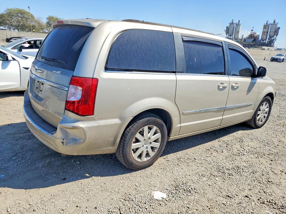 69446686 :رقم المزاد ، 2C4RC1BG0FR560761 vin ، 2015 Chrysler Town & Country مزاد بيع