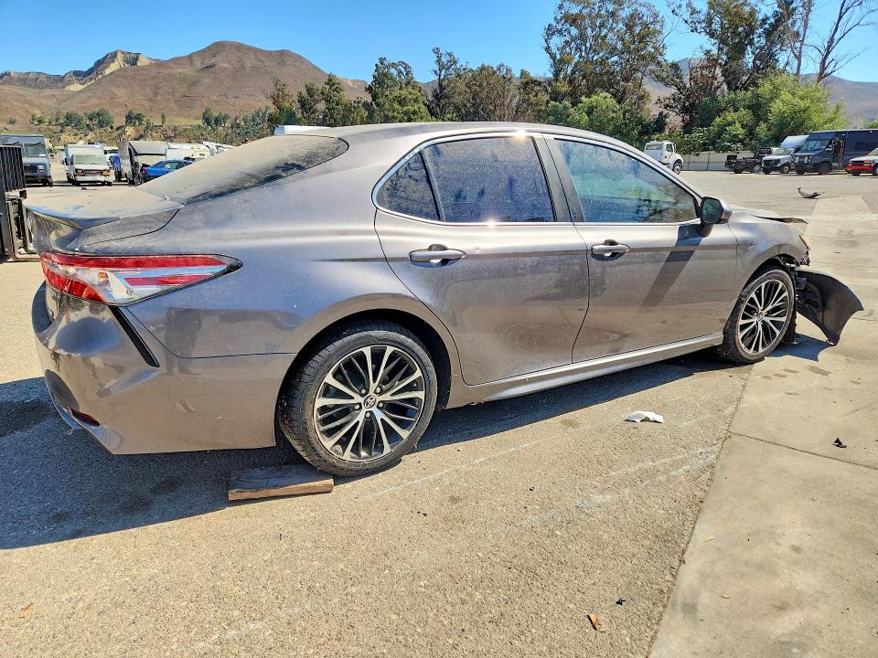 Продаж на аукціоні авто 2018 Toyota Camry, vin: 4T1B11HK2JU122897, номер лоту: 67823086