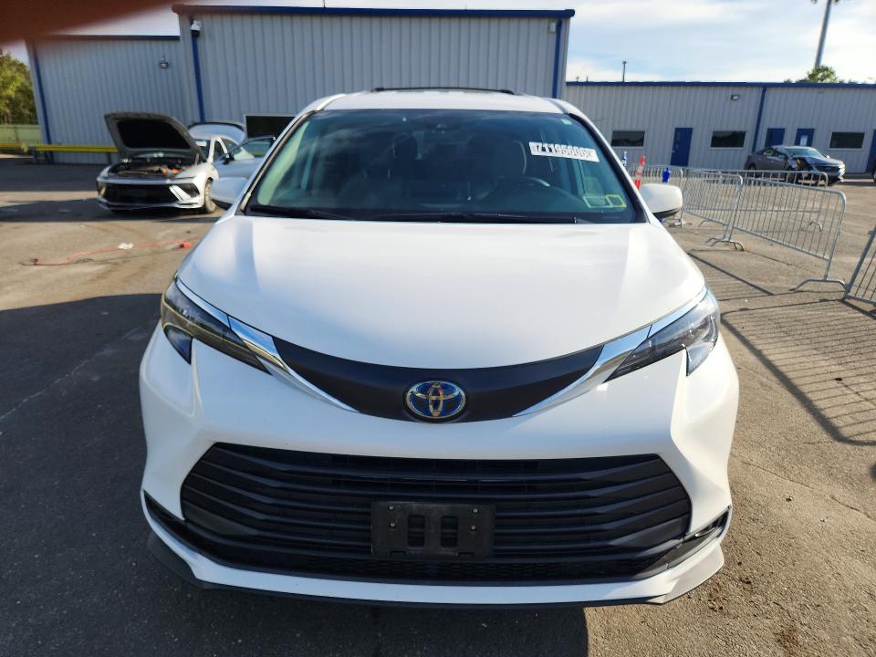 Продажа на аукционе авто 2024 Toyota Sienna, vin: 5TDKSKFCXRS119393, номер лота: 71195606