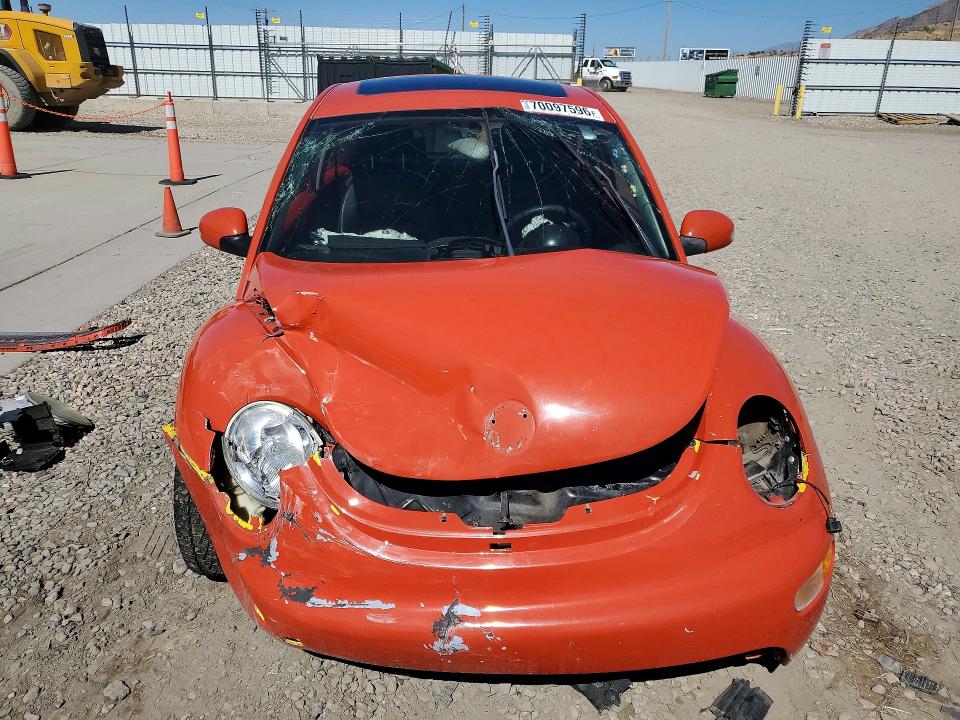 70097596 :رقم المزاد ، 3VWCK31C25M409832 vin ، 2005 Volkswagen New Beetle مزاد بيع