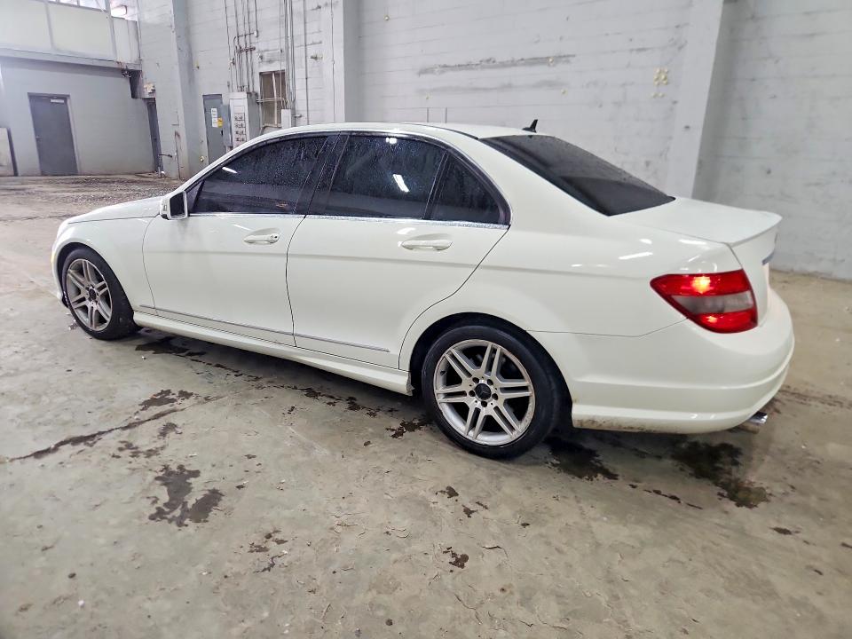 69975976 :رقم المزاد ، WDDGF8BB8AR108654 vin ، 2010 Mercedes-benz C مزاد بيع